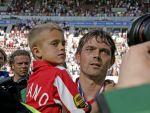 Eindhoven, 29 April 2007 Kampioenswestrijd PSV-Vitesse, eindstand 5-1
Seizoen 2006/2007 Onverwachts landskampioenschap voor PSV doordat de concurrent AZ verloor en Ajax een doelpunt tekort kwam
PSV-aanvoerder Phillip Cocu is blij
Dit was officieel zijn laatste wedstrijd voor PSV