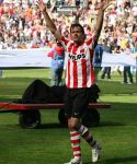 Eindhoven, 29 April 2007 Kampioenswestrijd PSV-Vitesse, eindstand 5-1
Seizoen 2006/2007 Onverwachts landskampioenschap voor PSV doordat de concurrent AZ verloor en Ajax een doelpunt tekort kwam.
Blijdschap en ontroering bij Phillip Cocu die aankondigde dat dit officieel zijn laatste wedstrijd was bij PSV