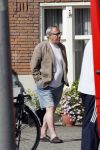 Amsterdam 19 april 2007
Piet Romer in zijn korte broek op straat.