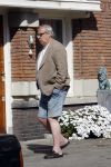 Amsterdam 19 april 2007
Piet Romer in zijn korte broek op straat.