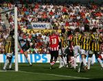 Eindhoven, 29 April 2007 Kampioenswestrijd PSV-Vitesse, eindstand 5-1
Seizoen 2006/2007 Onverwachts landskampioenschap voor PSV doordat de concurrent AZ verloor en Ajax een doelpunt tekort kwam.
Invaller doelman Piet Veldhuizen redt