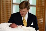 Den Haag 11 april 2007
Prins Willem Alexander toont zijn derde dochter Prinses... aan de pers in het bronovo ziekenhuis.