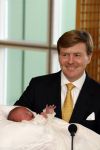 Den Haag 11 april 2007
Prins Willem Alexander toont zijn derde dochter Prinses... aan de pers in het bronovo ziekenhuis.