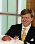 Den Haag 11 april 2007
Prins Willem Alexander toont zijn derde dochter Prinses... aan de pers in het bronovo ziekenhuis.