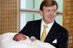 Den Haag 11 april 2007
Prins Willem Alexander toont zijn derde dochter Prinses... aan de pers in het bronovo ziekenhuis.