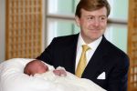 Den Haag 11 april 2007
Prins Willem Alexander toont zijn derde dochter Prinses... aan de pers in het bronovo ziekenhuis.
