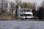 Breukeleveen 6 april 2007
Huizen aan het water van bekende nederlanders. Ron Brandsteder.