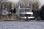 Breukeleveen 6 april 2007
Huizen aan het water van bekende nederlanders. Ron Brandsteder.