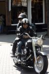 Amsterdam 5 mei 2007
Steve te Pas en zijn vrouw Maria Kooistra op harley Davidson op de cornelis schuytstraat.