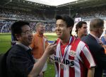 Eindhoven, 29 April 2007 Kampioenswestrijd PSV-Vitesse, eindstand 5-1
Seizoen 2006/2007 Onverwachts landskampioenschap voor PSV doordat de concurrent AZ verloor en Ajax een doelpunt tekort kwam
Sun Xiang wordt geintervieuwd door een landgenoot