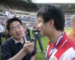 Eindhoven, 29 April 2007 Kampioenswestrijd PSV-Vitesse, eindstand 5-1
Seizoen 2006/2007 Onverwachts landskampioenschap voor PSV doordat de concurrent AZ verloor en Ajax een doelpunt tekort kwam
Sun Xiang wordt geintervieuwd door een landgenoot