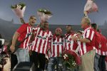 Eindhoven, 2 Mei 2007 Twee dagen na het onverwachte landskampioenschap van PSV Seizoen 2006/2007 was er een huldiging voor de PSV Selektie.
Op de foto assistent-trainer Tonny Bruins Slot met ALEX PSV , Edison Mendez, Jefferson Farfan en Eduardo Alcides