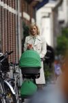 Amstedam 10 april 2007
Tooske Ragas achter kinderwagen,