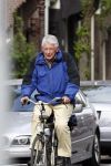 Amsterdam 17 april 2007
Wim Kok op de fiets met zijn aktetas achterop