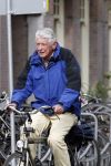Amsterdam 17 april 2007
Wim Kok op de fiets met zijn aktetas achterop