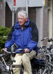 Amsterdam 17 april 2007
Wim Kok op de fiets met zijn aktetas achterop