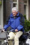 Amsterdam 17 april 2007
Wim Kok op de fiets met zijn aktetas achterop