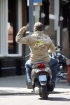 Amsterdam 5 mei 2007
Winston Gerschtanowitz met scooter op de cornelis schuytstraat. middel vinger