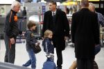 Noordwijk en Schiphol 19 mei 2010
Vertrek Nederlands elftal met vrouwen en kinderen naar Oostenrijk voor trainingskamp ivm WK voetbal. Bert v Marwijk met vrouw en dochter Andra en kleinkinderen
Peter Smulders bv