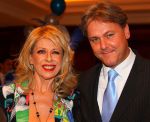 Noordwijk, 2 Mei 2010 Hotel van Oranje, Feest Gerard Joling t.g.v.
het 25 jaar artiesten jubileum
Bonnie St Clair met man
Foto Peter Smulders BV