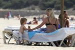 Ibiza 2 mei 2010
Bridget Maasland met zoontje Mees op het strand.
Peter Smulders bv
