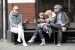 Amsterdam 22 april 2010
Bridget Maasland met zoontje Mees en ouders ( vader en moeder) op terras.
Peter Smulders bv