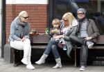 Amsterdam 22 april 2010
Bridget Maasland met zoontje Mees en ouders ( vader en moeder) op terras.
Peter Smulders bv