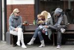 Amsterdam 22 april 2010
Bridget Maasland met zoontje Mees en ouders ( vader en moeder) op terras.
Peter Smulders bv
