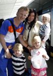 Noordwijk en Schiphol 19 mei 2010
Vertrek Nederlands elftal met vrouwen en kinderen naar Oostenrijk voor trainingskamp ivm WK voetbal. Dirk Kuyt met zijn vrouw Gertrude en kinderen Roan Noelle en Jordan
Peter Smulders bv