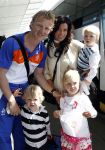 Noordwijk en Schiphol 19 mei 2010
Vertrek Nederlands elftal met vrouwen en kinderen naar Oostenrijk voor trainingskamp ivm WK voetbal. Dirk Kuyt met zijn vrouw Gertrude en kinderen Roan Noelle en Jordan
Peter Smulders bv