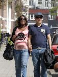Amsterdam 24 april 2010
Edsilia Rombley hoogzwanger met Tjeerd Oosterhuis op straat.
Peter Smulders bv