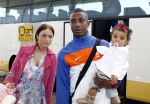 Noordwijk en Schiphol 19 mei 2010
Vertrek Nederlands elftal met vrouwen en kinderen naar Oostenrijk voor trainingskamp ivm WK voetbal. Eljero Elia met vriendin Sanne en dochtertje Sael
Peter Smulders bv