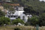 Ibiza 1 mei 2010
Erik de Zwat en zijn vrouw en dochters samen op vakantie met Wessel van Diepen en Daphne Bunskoek en dochter India. Ze verblijven in het prachtige huis van Erik.
Peter Smulders bv