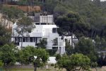 Ibiza 1 mei 2010
Erik de Zwat en zijn vrouw en dochters samen op vakantie met Wessel van Diepen en Daphne Bunskoek en dochter India. Ze verblijven in het prachtige huis van Erik.
Peter Smulders bv