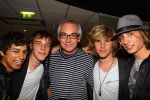 Weert, 19 April 2010
Johnny Hoes 93 jaar Feest bij Golden Tulip Hotel
Met veel bekende Nederlandstalige artiesten
Fourpack met Jordy, Jeronimo, Martijn en Terrence met Charly Prick
Foto Peter Smulders