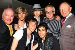 Weert, 19 April 2010
Johnny Hoes 93 jaar Feest bij Golden Tulip Hotel
Met veel bekende Nederlandstalige artiesten
Fourpack met Jordy, Jeronimo, Martijn en Terrence met Charly Prick, Ronnie Tober en Jan Jochems
Foto Peter Smulders