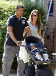 Amsterdam 20 mei 2010
Frank Rijkaard aan het wandelen met zijn vriendin Stephanie en zoontje Santi van 5 maanden.
Peter Smulders bv