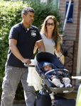 Amsterdam 20 mei 2010
Frank Rijkaard aan het wandelen met zijn vriendin Stephanie en zoontje Santi van 5 maanden.
Peter Smulders bv