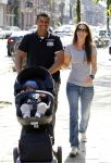 Amsterdam 20 mei 2010
Frank Rijkaard aan het wandelen met zijn vriendin Stephanie en zoontje Santi van 5 maanden.
Peter Smulders bv