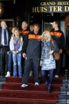 Noordwijk en Schiphol 19 mei 2010
Vertrek Nederlands elftal met vrouwen en kinderen naar Oostenrijk voor trainingskamp ivm WK voetbal. Frank de Boer met vrouw en kinderen
Peter Smulders bv