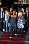 Noordwijk en Schiphol 19 mei 2010
Vertrek Nederlands elftal met vrouwen en kinderen naar Oostenrijk voor trainingskamp ivm WK voetbal. Frank de Boer met vrouw en kinderen
Peter Smulders bv