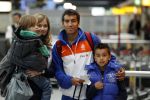 Noordwijk en Schiphol 19 mei 2010
Vertrek Nederlands elftal met vrouwen en kinderen naar Oostenrijk voor trainingskamp ivm WK voetbal. Giovanni v Bronckhorst met vrouw Marieke en Jake en Joshua
Peter Smulders bv