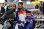 Noordwijk en Schiphol 19 mei 2010
Vertrek Nederlands elftal met vrouwen en kinderen naar Oostenrijk voor trainingskamp ivm WK voetbal. Giovanni v Bronckhorst met vrouw Marieke en Jake en Joshua
Peter Smulders bv