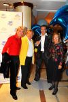 Noordwijk, 2 Mei 2010 Hotel van Oranje, Feest Gerard Joling t.g.v.
het 25 jaar artiesten jubileum
Hans Klok samen met Jan v Doren en Loes v Doren bij het beeld van Gerard Joling
Foto Peter Smulders BV