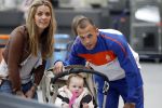 Noordwijk en Schiphol 19 mei 2010
Vertrek Nederlands elftal met vrouwen en kinderen naar Oostenrijk voor trainingskamp ivm WK voetbal. Johnny en Charlotte Heitinga met hun dochter Jezebel
Peter Smulders bv