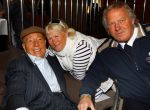 Weert, 19 April 2010
Johnny Hoes 93 jaar Feest bij Golden Tulip Hotel
Met veel bekende Nederlandstalige artiesten
Johnny Hoes met Koos Alberts en Joke Alberts
Foto Peter Smulders