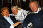 Weert, 19 April 2010
Johnny Hoes 93 jaar Feest bij Golden Tulip Hotel
Met veel bekende Nederlandstalige artiesten
Johnny Hoes met Koos Alberts en Joke Alberts
Foto Peter Smulders