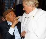 Weert, 19 April 2010
Johnny Hoes 93 jaar Feest bij Golden Tulip Hotel
Met veel bekende Nederlandstalige artiesten
Johnny Hoes met Annie de Reuver
Foto Peter Smulders