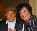 Weert, 19 April 2010
Johnny Hoes 93 jaar Feest bij Golden Tulip Hotel
Met veel bekende Nederlandstalige artiesten
Johnny Hoes met Zwarte Lola
Foto Peter Smulders