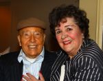Weert, 19 April 2010
Johnny Hoes 93 jaar Feest bij Golden Tulip Hotel
Met veel bekende Nederlandstalige artiesten
Johnny Hoes met Zwarte Lola
Foto Peter Smulders